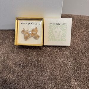 Anne Klein Gold and Pearl Bow Brooch pin NIB
